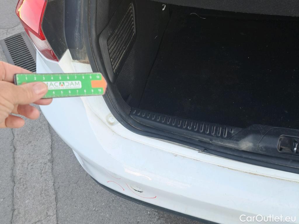  Ford  Focus FORD  / 2018 / 5P / berlina con portón 1.5 Ecoblue 88kW Trend+ #16