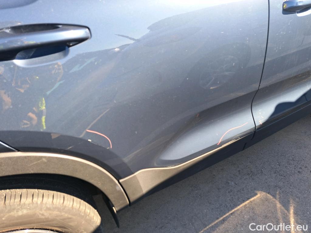  Volvo  XC 40 VOLVO XC40 / 2017 / 5P / todoterreno 2.0 B4 G AWD Momentum Pro Auto #7