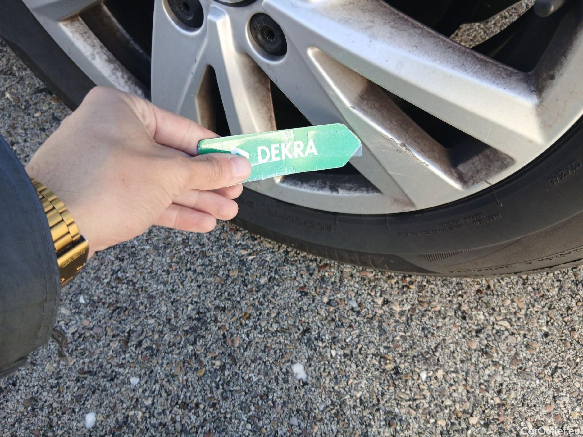  Volkswagen  Touran VOLKSWAGEN  / 2015 / 5P / monovolumen compacto Advance 2.0 TDI 90kW (122CV) #15