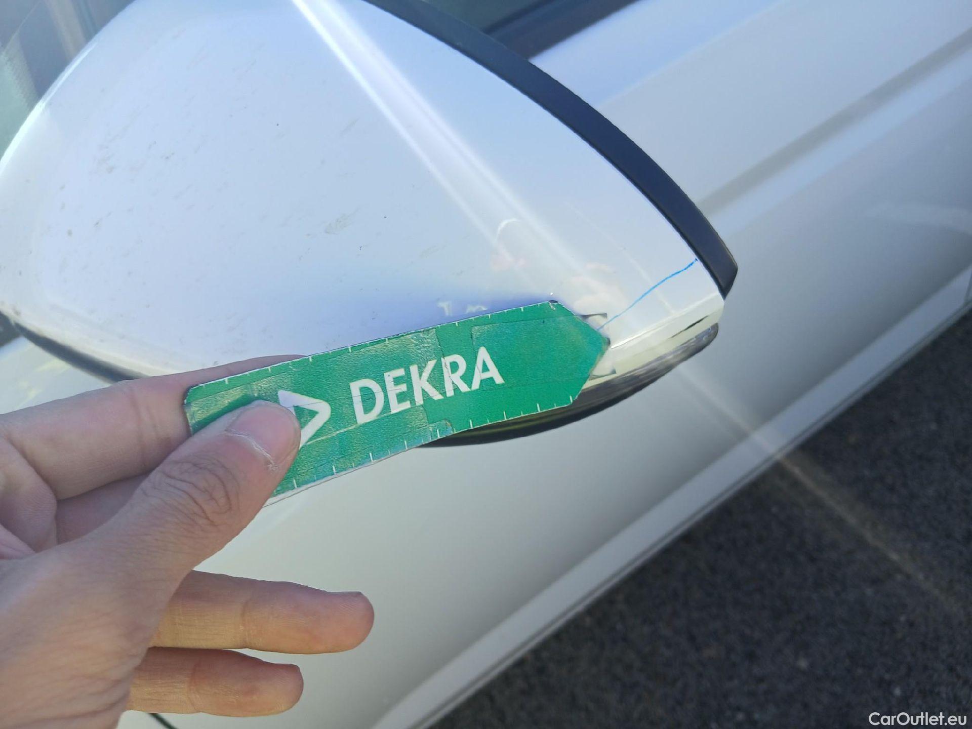  Volkswagen  Touran VOLKSWAGEN  / 2015 / 5P / monovolumen compacto Advance 2.0 TDI 90kW (122CV) #8