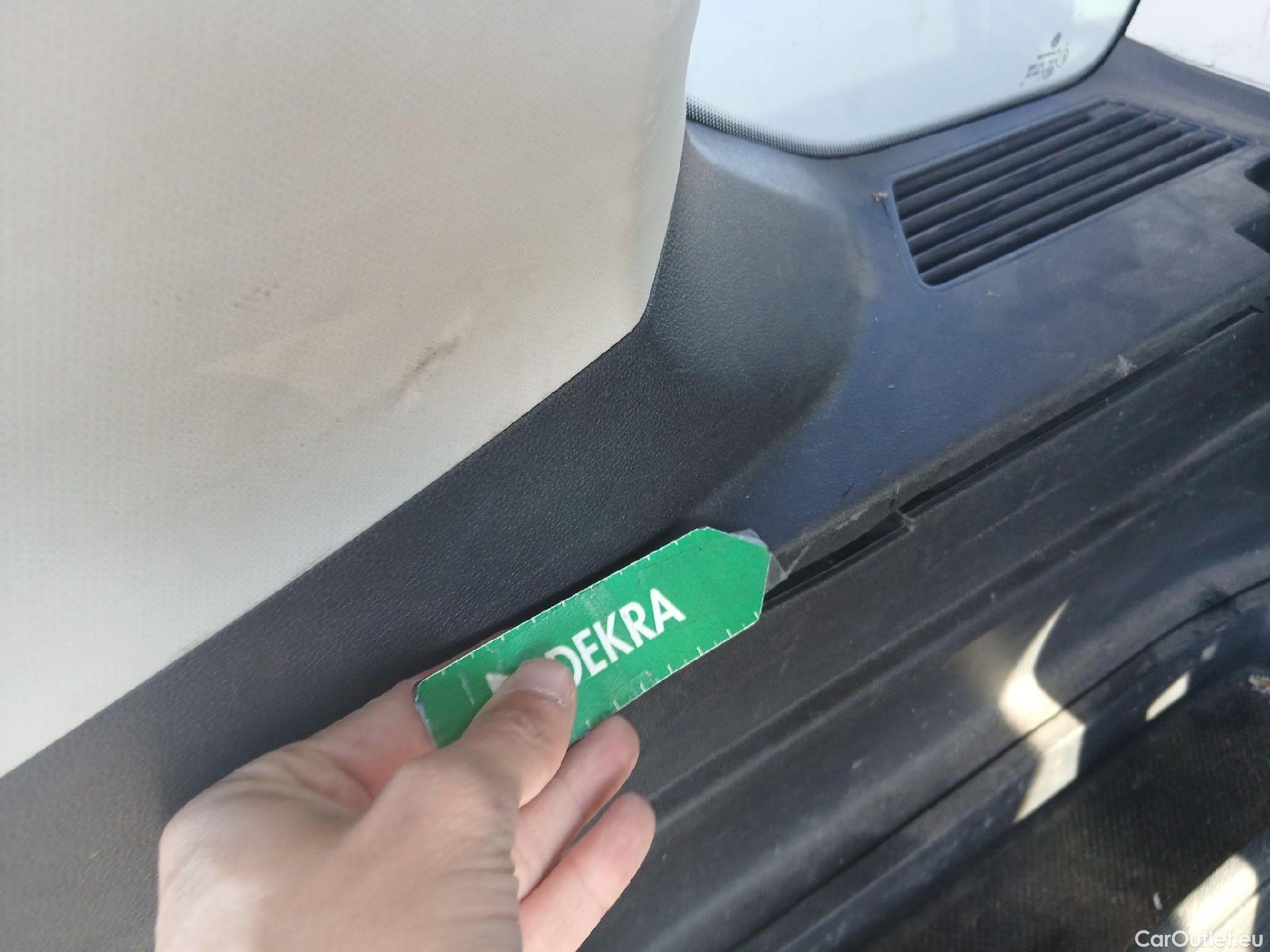  Volkswagen  Touran VOLKSWAGEN  / 2015 / 5P / monovolumen compacto Advance 2.0 TDI 90kW (122CV) #22