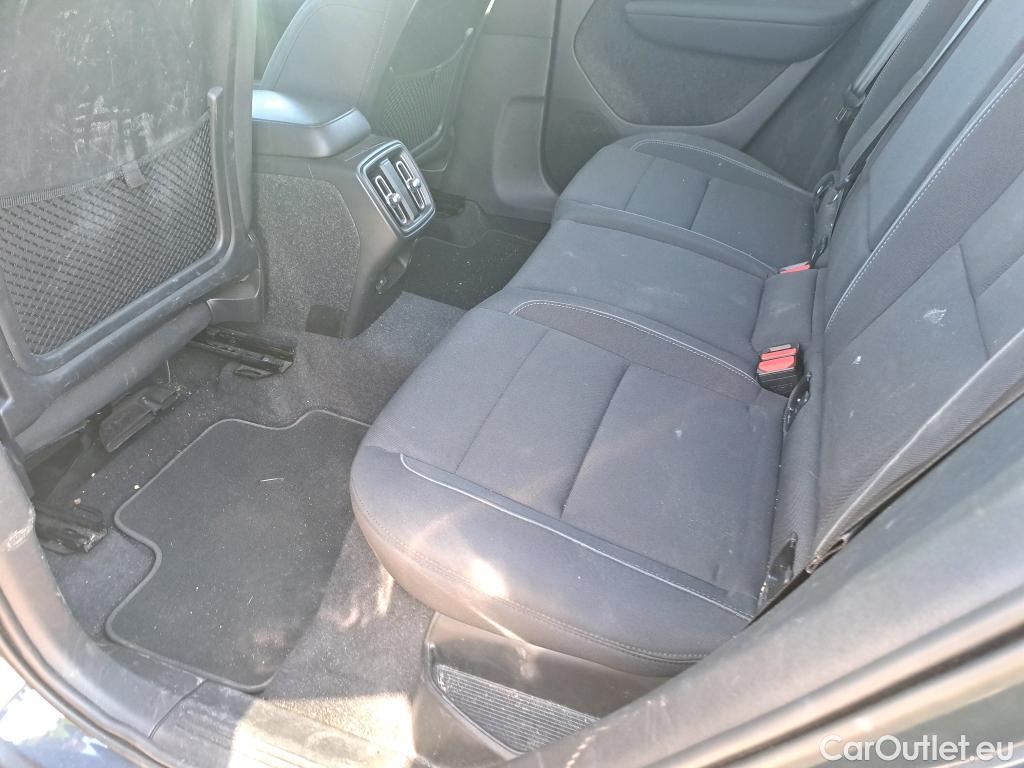  Volvo  XC 40 VOLVO XC40 / 2017 / 5P / todoterreno 2.0 B4 G AWD Momentum Pro Auto #16