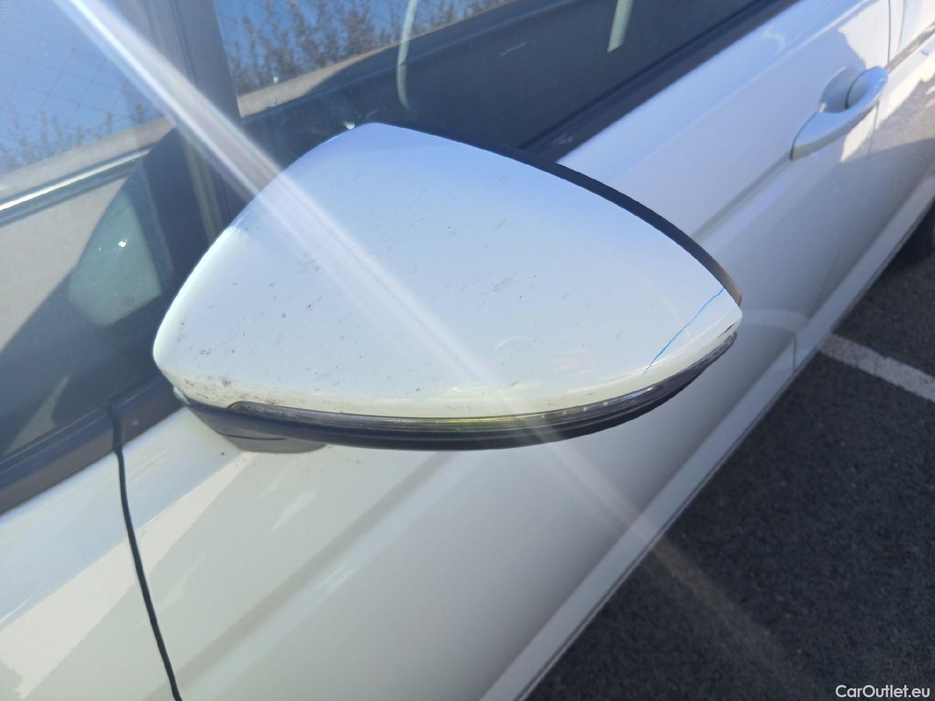  Volkswagen  Touran VOLKSWAGEN  / 2015 / 5P / monovolumen compacto Advance 2.0 TDI 90kW (122CV) #9