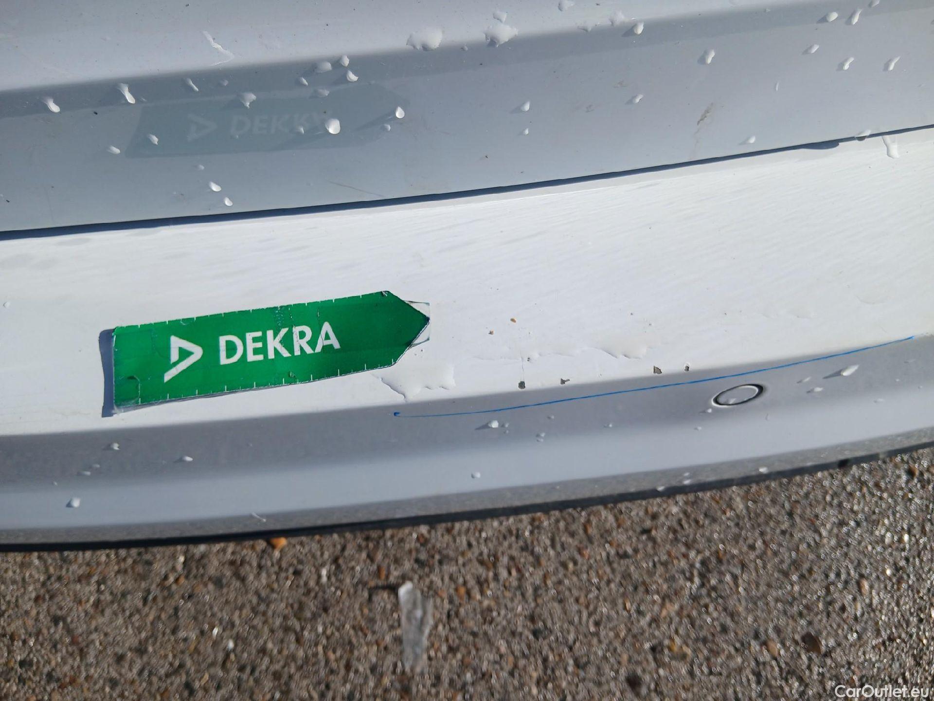  Volkswagen  Touran VOLKSWAGEN  / 2015 / 5P / monovolumen compacto Advance 2.0 TDI 90kW (122CV) #17