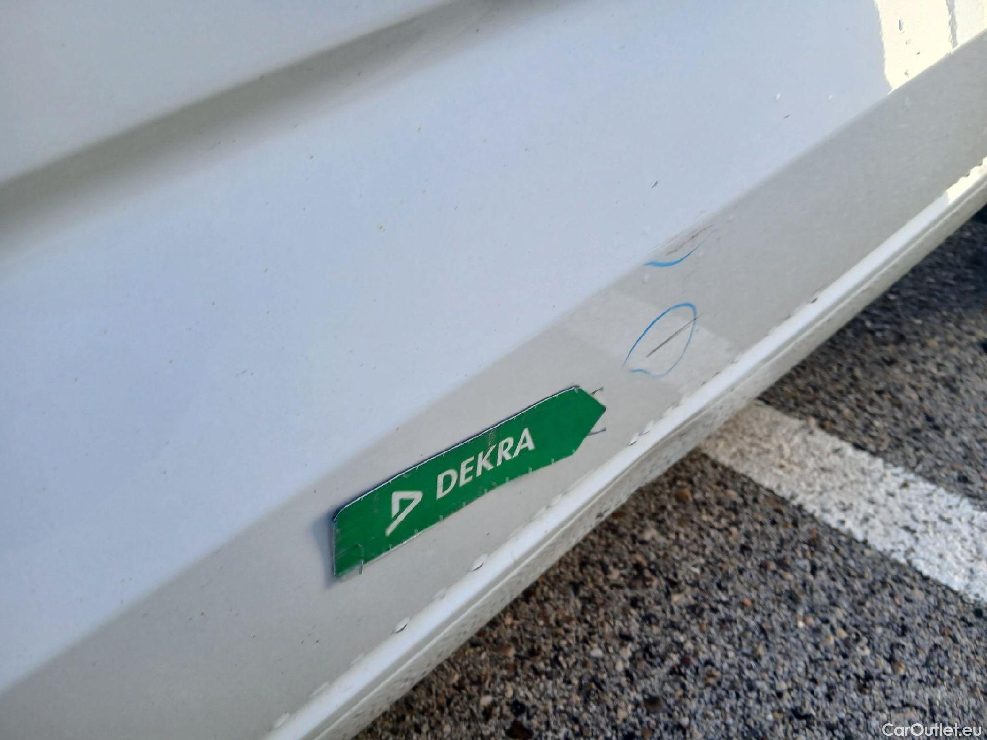  Volkswagen  Touran VOLKSWAGEN  / 2015 / 5P / monovolumen compacto Advance 2.0 TDI 90kW (122CV) #13