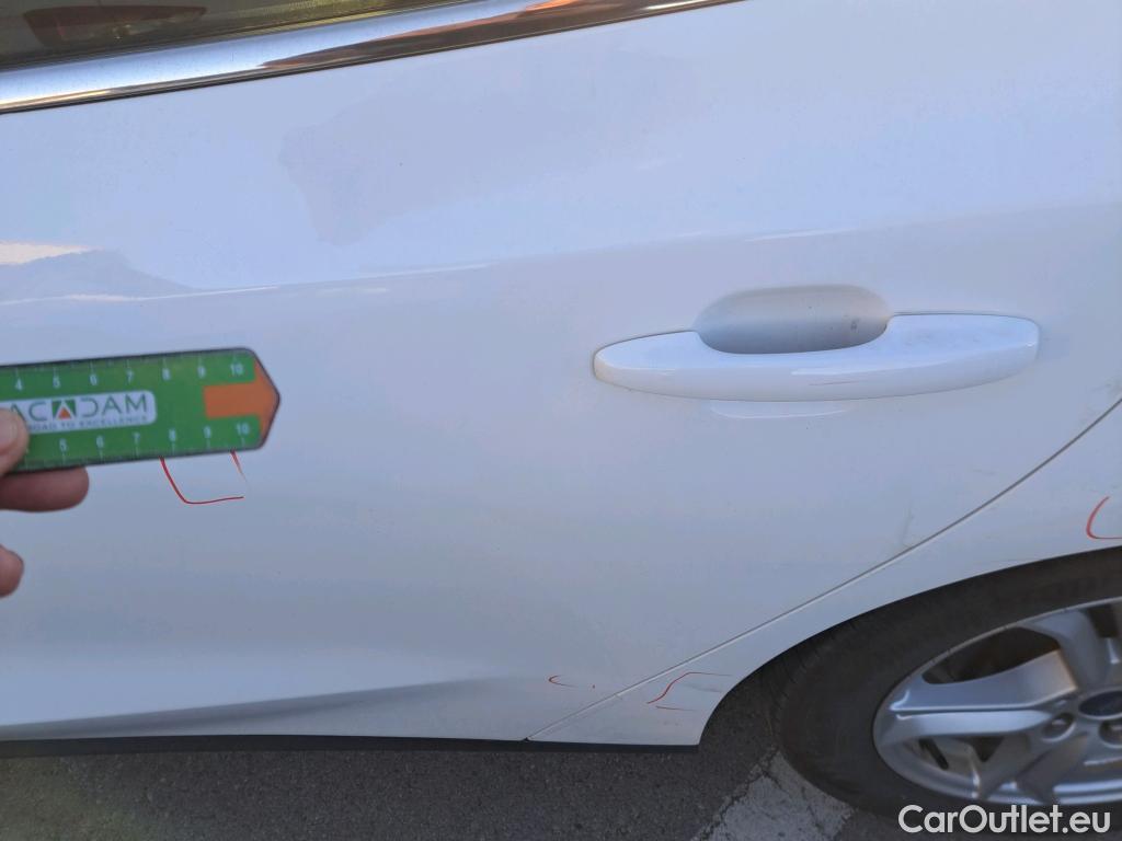  Ford  Focus FORD  / 2018 / 5P / berlina con portón 1.5 Ecoblue 88kW Trend+ #36