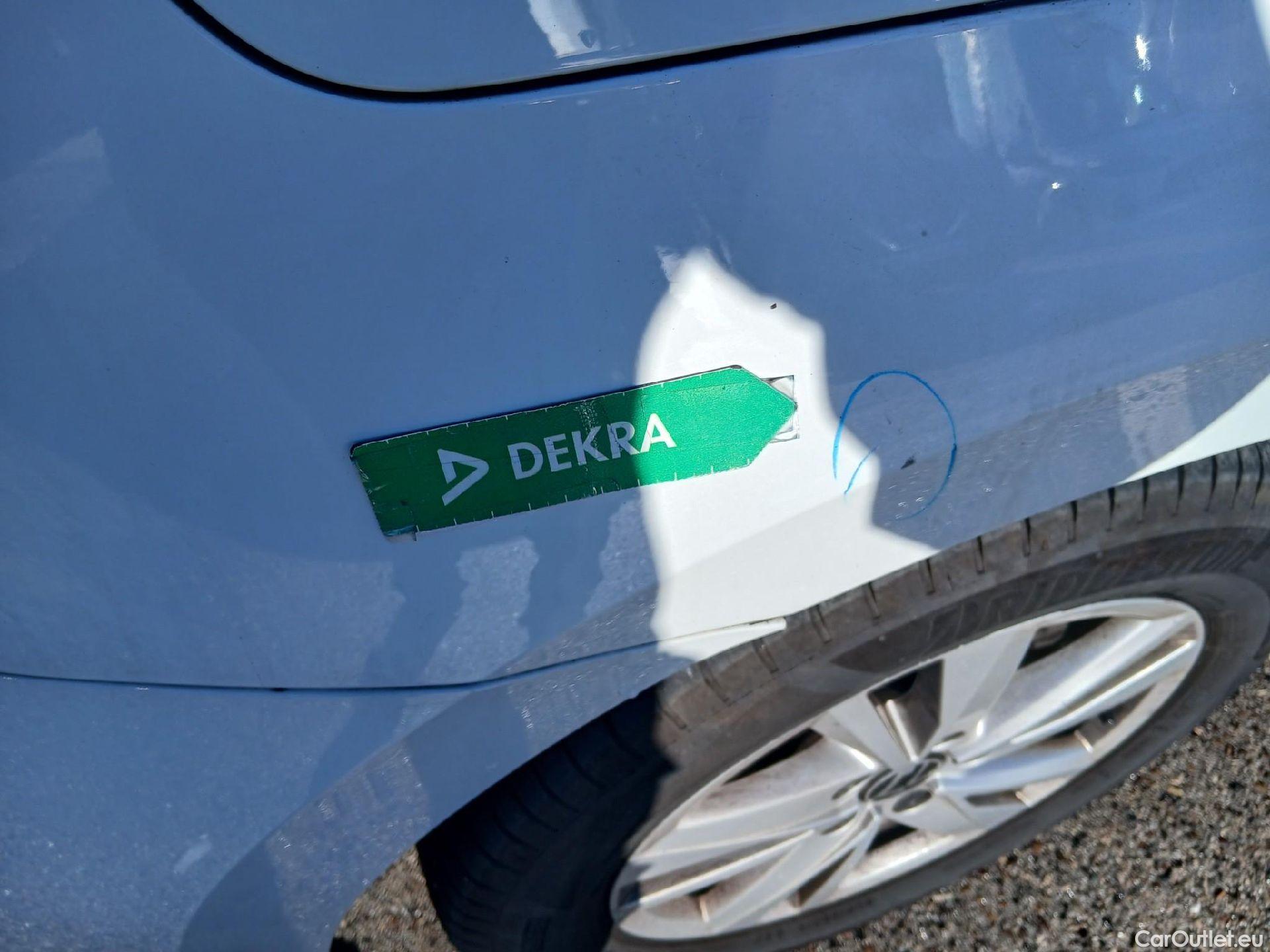  Volkswagen  Touran VOLKSWAGEN  / 2015 / 5P / monovolumen compacto Advance 2.0 TDI 90kW (122CV) #26