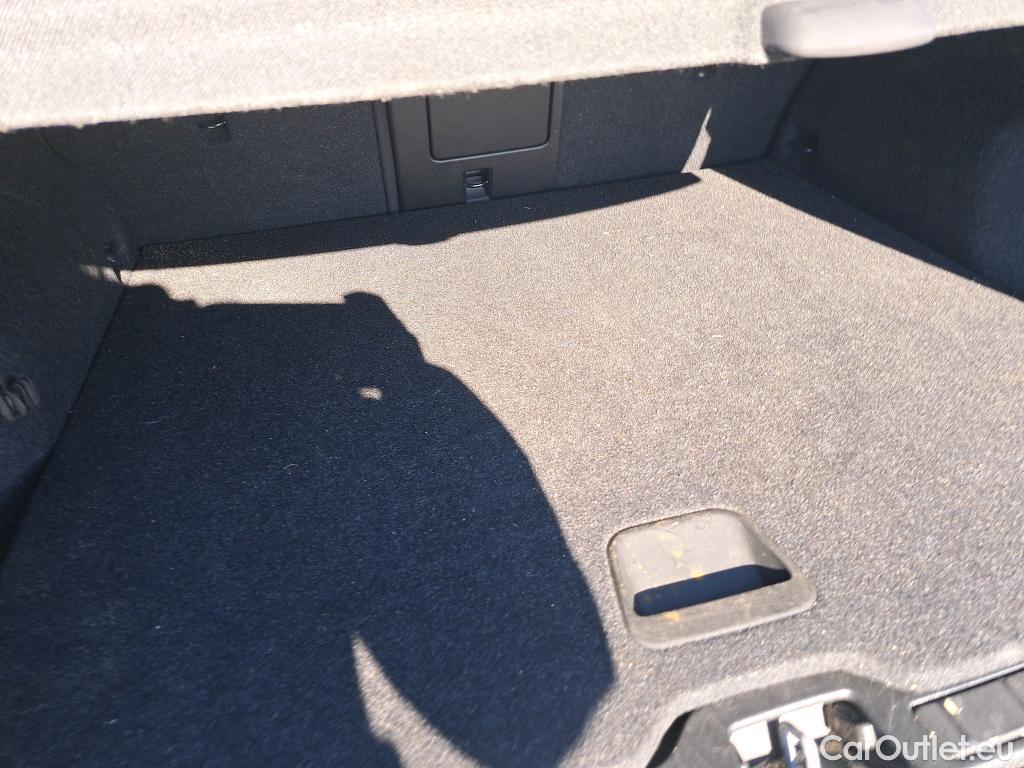  Volvo  XC 40 VOLVO XC40 / 2017 / 5P / todoterreno 2.0 B4 G AWD Momentum Pro Auto #15