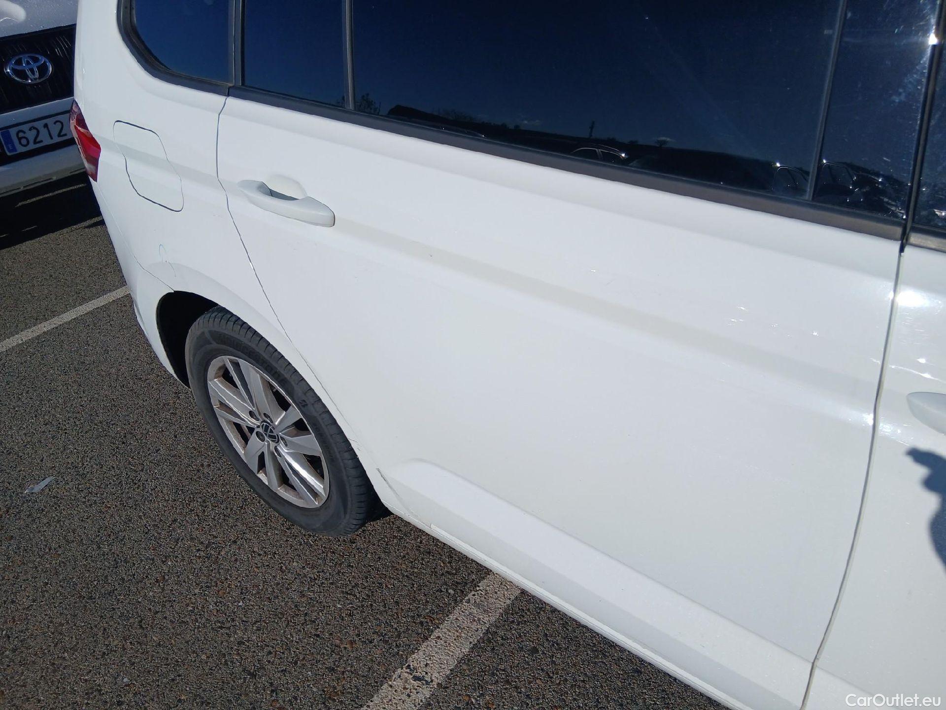  Volkswagen  Touran VOLKSWAGEN  / 2015 / 5P / monovolumen compacto Advance 2.0 TDI 90kW (122CV) #28