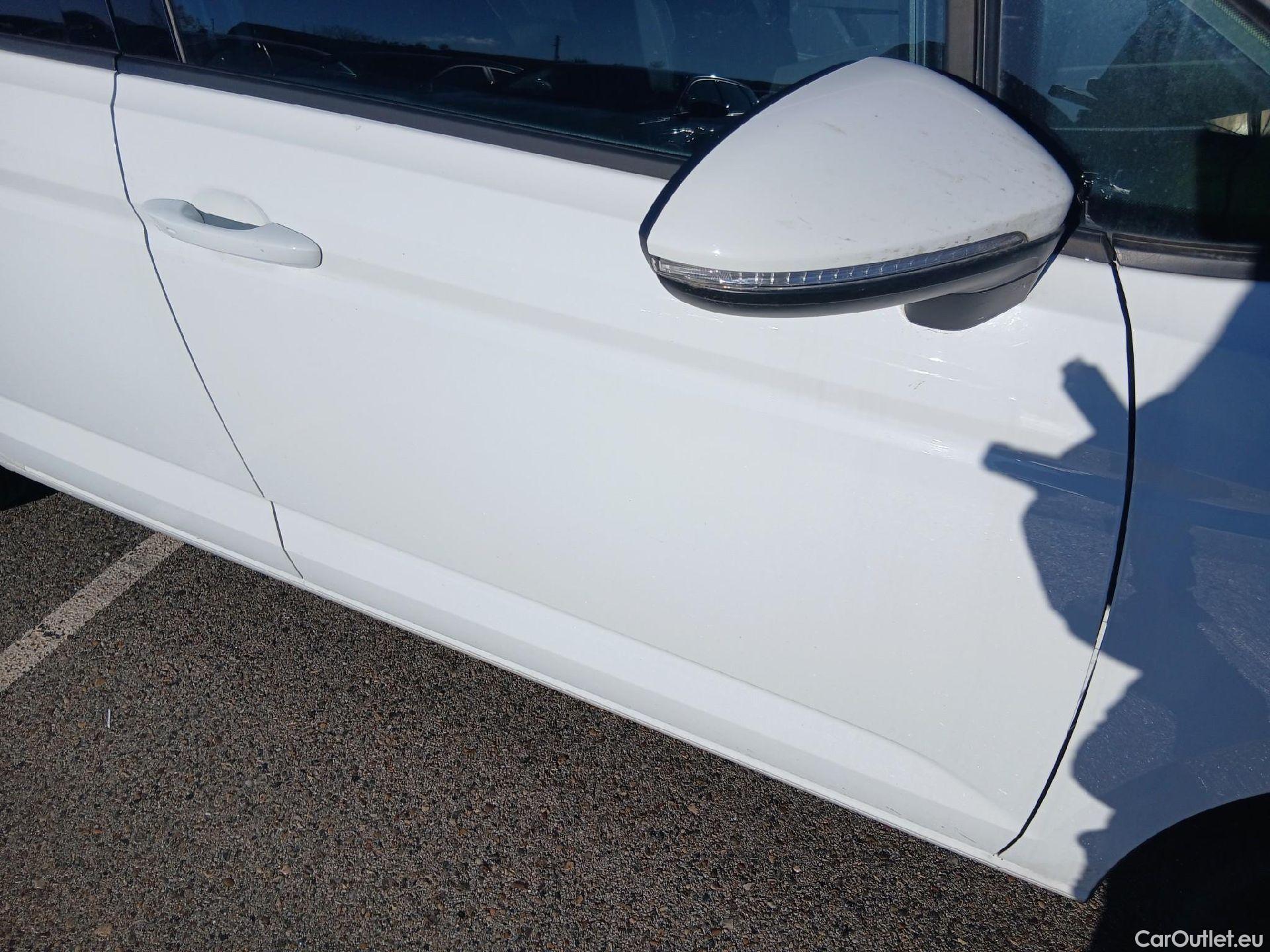  Volkswagen  Touran VOLKSWAGEN  / 2015 / 5P / monovolumen compacto Advance 2.0 TDI 90kW (122CV) #29