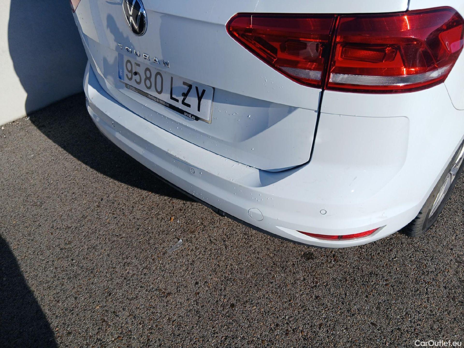  Volkswagen  Touran VOLKSWAGEN  / 2015 / 5P / monovolumen compacto Advance 2.0 TDI 90kW (122CV) #16