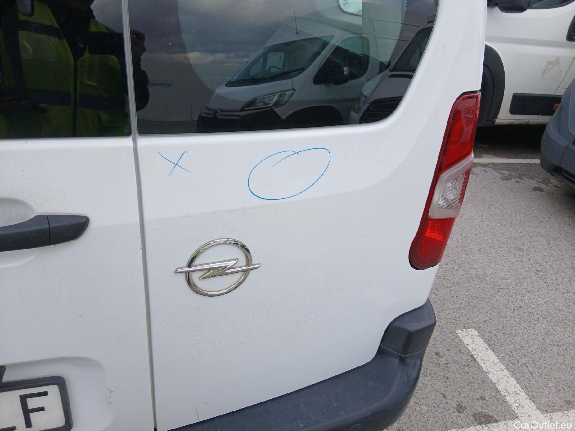  Opel  Combo OPEL  Life / 2018 / 4P / monovolumen compacto 1.5 TD 75kW (100CV) S/S Expression L #16