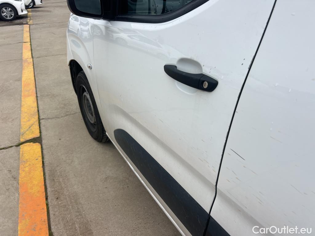  Peugeot  Partner PEUGEOT  / 2018 / 3P / furgón derivado de turismo Pro Standard 600kg BlueHDi 73kW #21