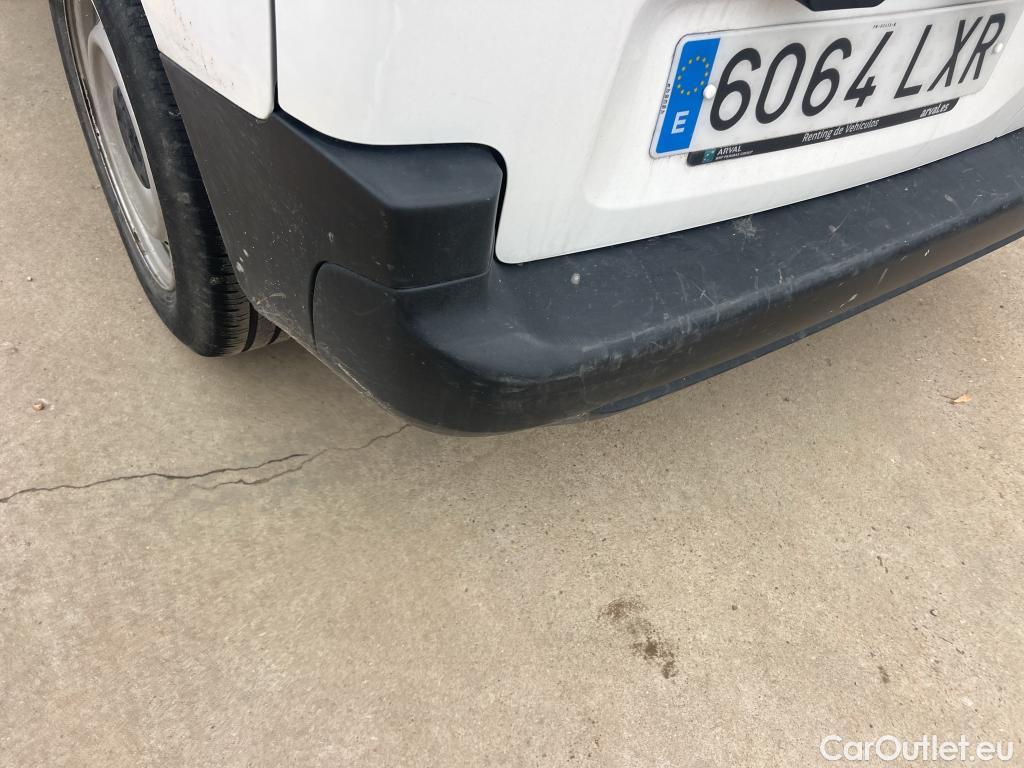  Peugeot  Partner PEUGEOT  / 2018 / 3P / furgón derivado de turismo Pro Standard 600kg BlueHDi 73kW #27