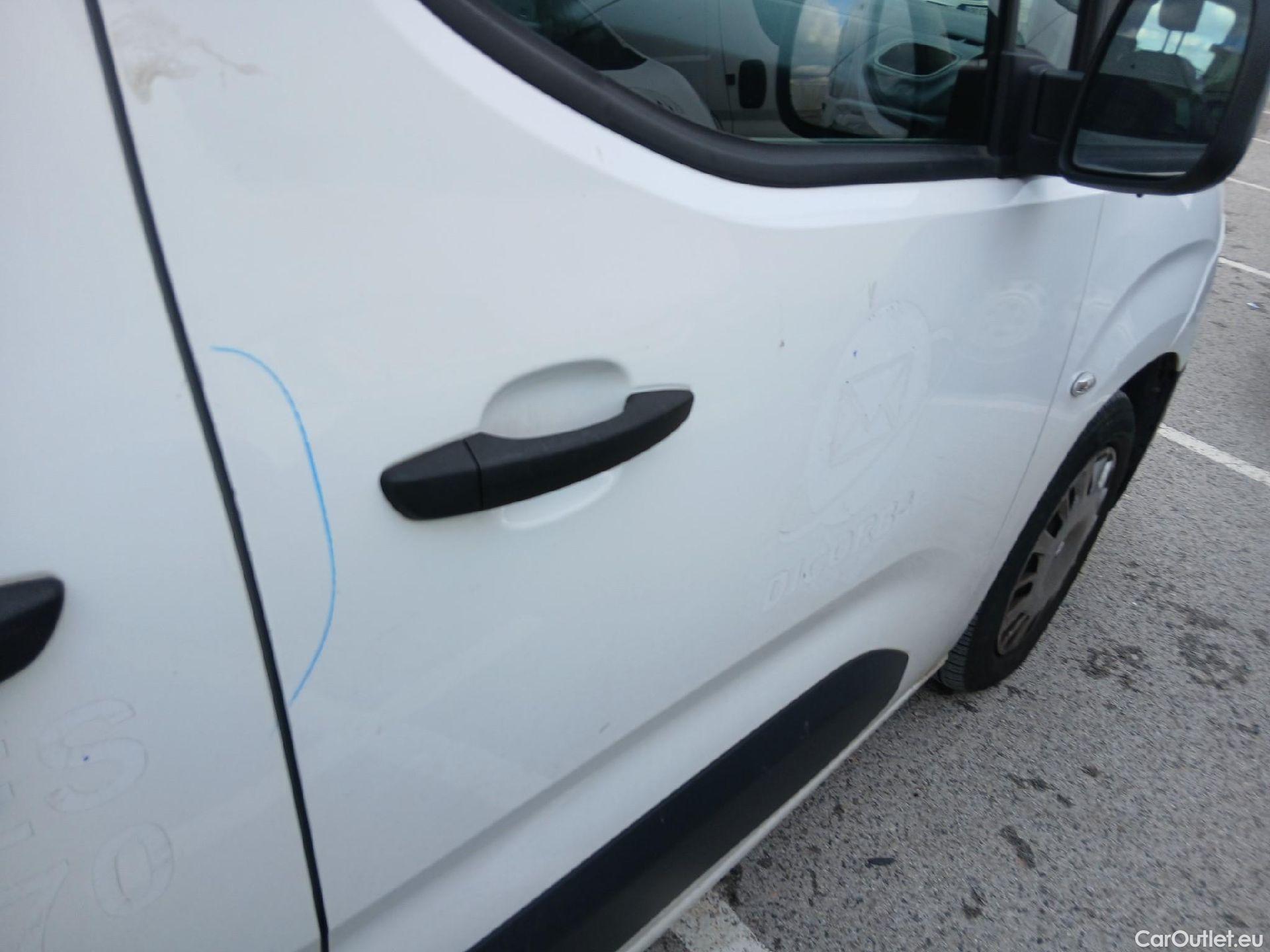  Opel  Combo OPEL  Life / 2018 / 4P / monovolumen compacto 1.5 TD 75kW (100CV) S/S Expression L #22