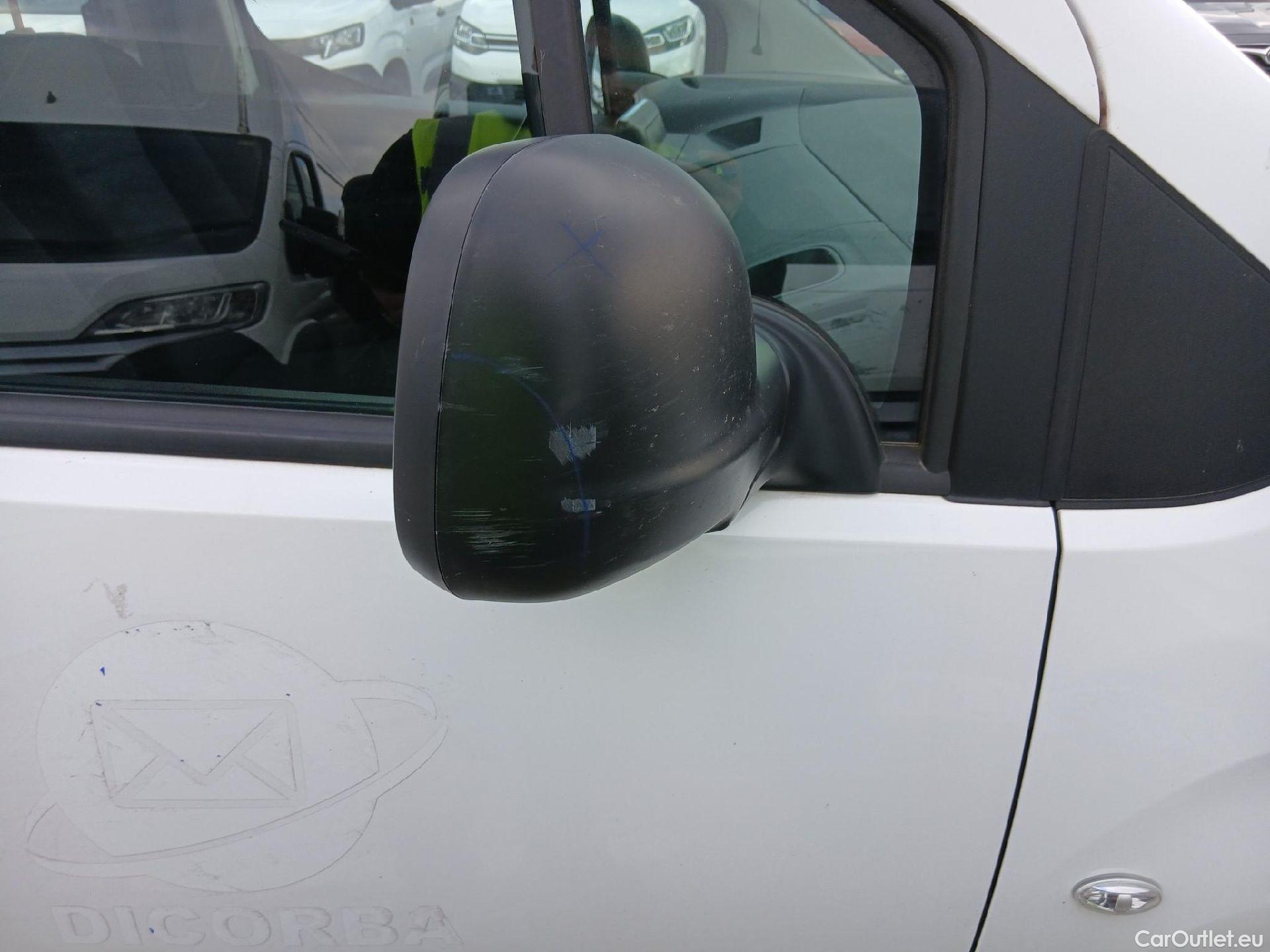  Opel  Combo OPEL  Life / 2018 / 4P / monovolumen compacto 1.5 TD 75kW (100CV) S/S Expression L #24