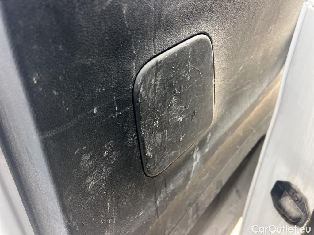  Peugeot  Partner PEUGEOT  / 2018 / 3P / furgón derivado de turismo Pro Standard 600kg BlueHDi 73kW #29