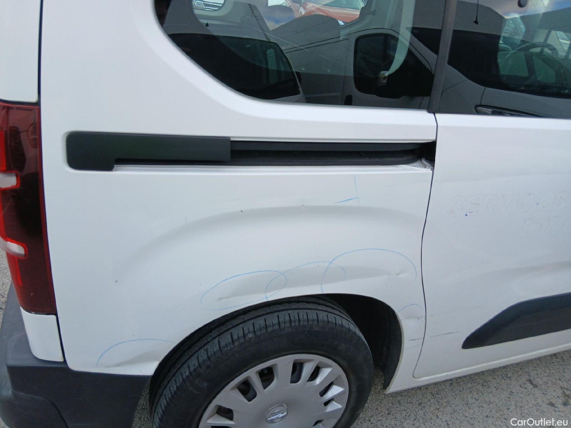  Opel  Combo OPEL  Life / 2018 / 4P / monovolumen compacto 1.5 TD 75kW (100CV) S/S Expression L #19