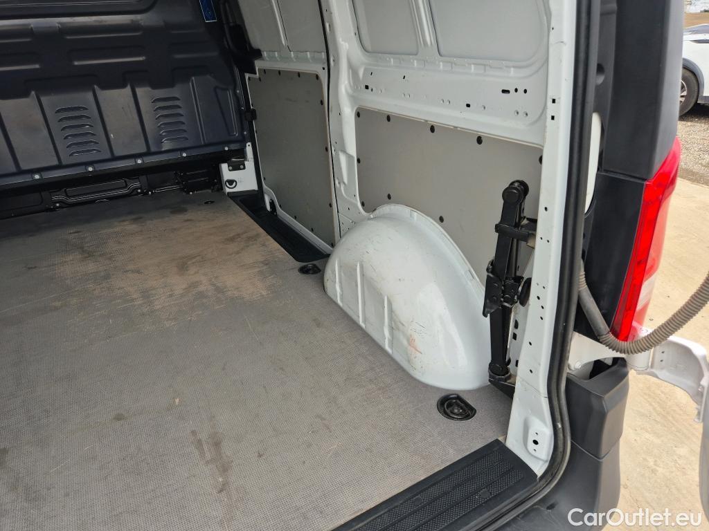  Mercedes  Vito MERCEDES-BENZ  / 2014 / 4P / furgón 110CDI 75kW furgón Pro compacta #9