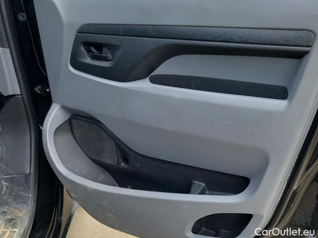  Opel  Vivaro OPEL  / 2019 / 4P / combi 1.5 Diésel 88kW (120CV) L Std Express #39