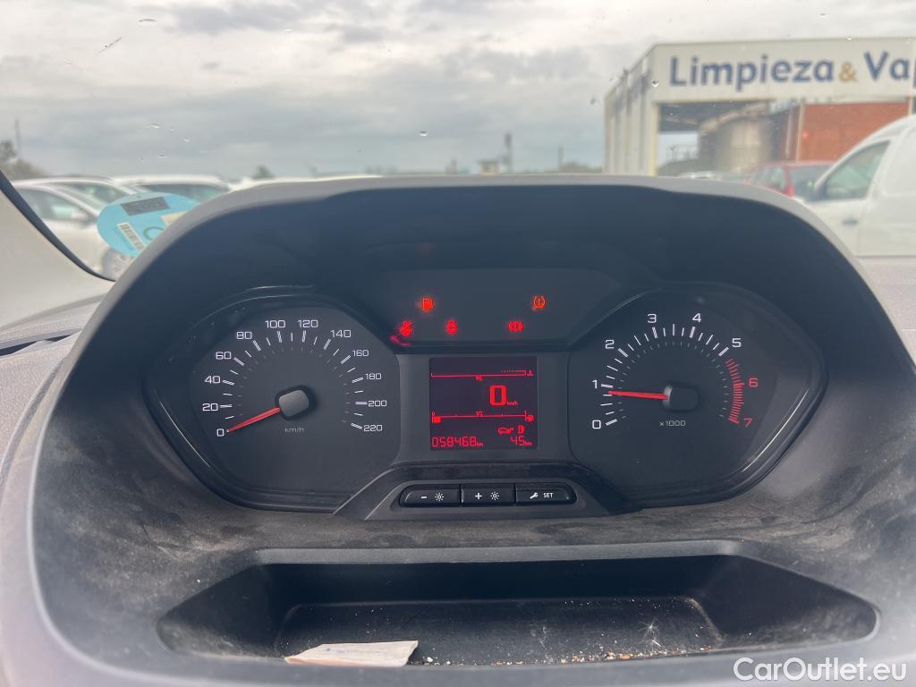  Peugeot  Partner PEUGEOT  / 2018 / 3P / furgón derivado de turismo Pro Standard 600kg BlueHDi 73kW #35