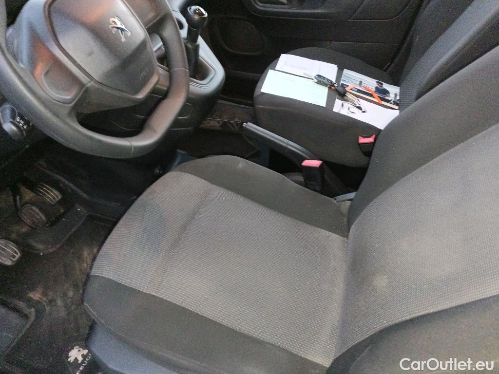  Peugeot  Partner PEUGEOT  / 2018 / 3P / furgón derivado de turismo Pro Standard 600kg BlueHDi 73kW (AC) #28