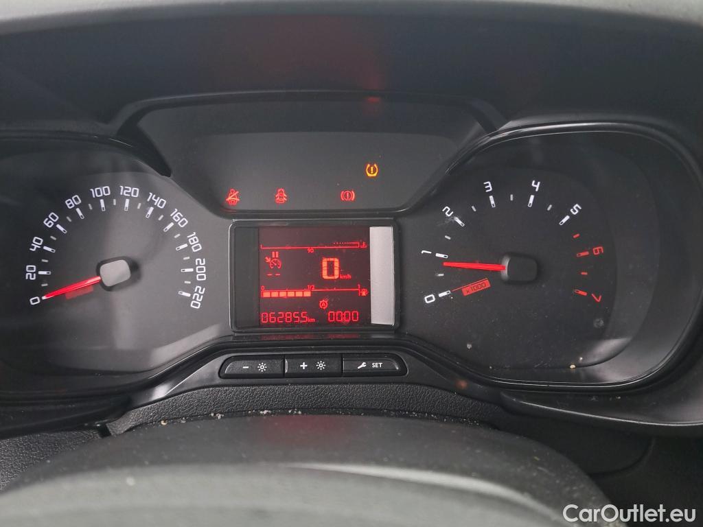  Citroen  Berlingo CITROEN  / 2018 / 4P / furgón derivado de turismo Doble Cab. Talla XL BlueHDi 100 CONTROL #51