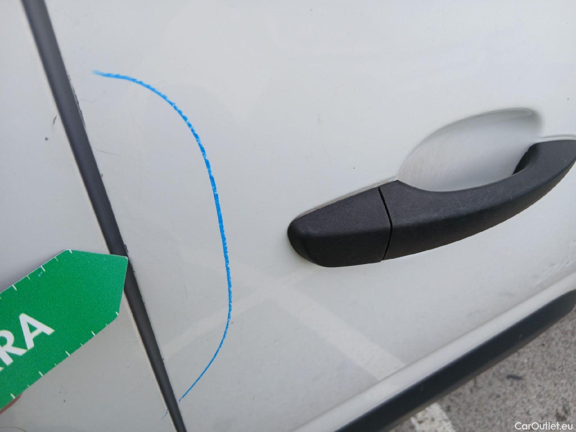  Opel  Combo OPEL  Life / 2018 / 4P / monovolumen compacto 1.5 TD 75kW (100CV) S/S Expression L #23