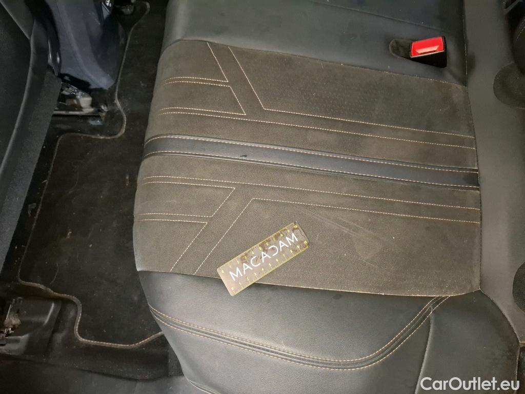  Peugeot  3008 PEUGEOT  / 2020 / 5P / SUV BlueHDi 130 S&S GT #27