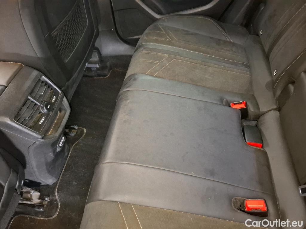  Peugeot  3008 PEUGEOT  / 2020 / 5P / SUV BlueHDi 130 S&S GT #28