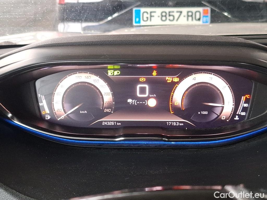  Peugeot  3008 PEUGEOT  / 2020 / 5P / SUV BlueHDi 130 S&S GT #29