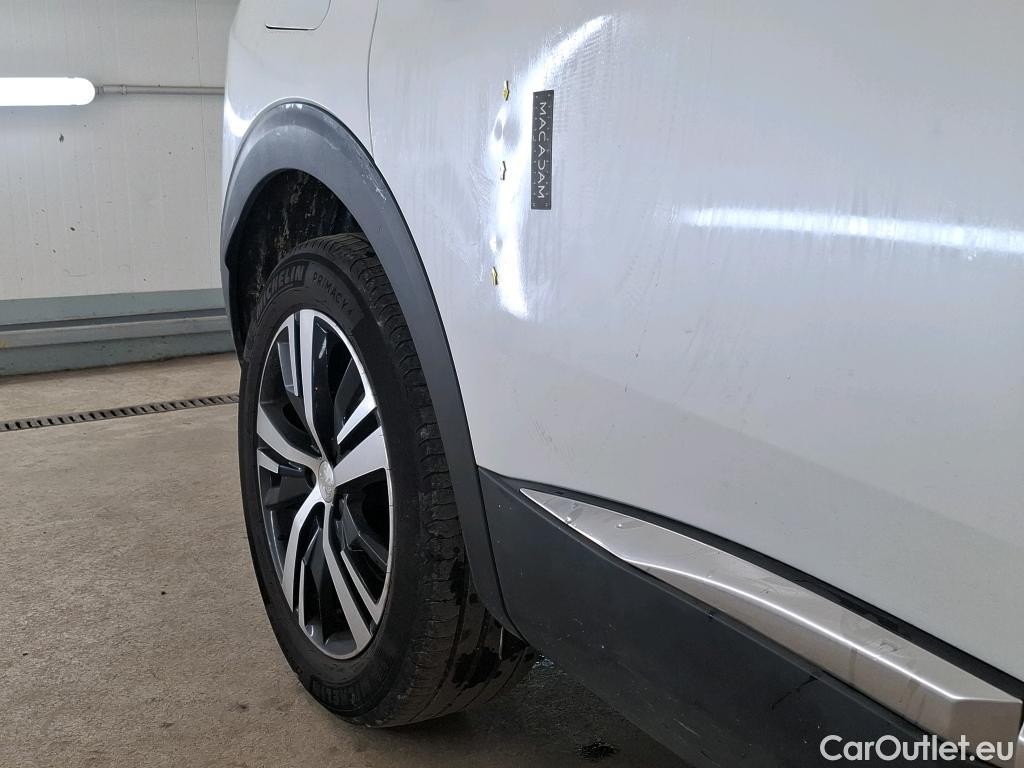  Peugeot  3008 PEUGEOT  / 2020 / 5P / SUV BlueHDi 130 S&S GT #4