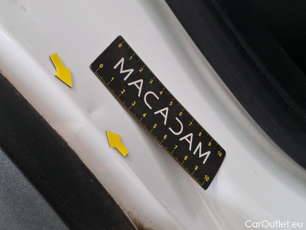  Peugeot  3008 PEUGEOT  / 2020 / 5P / SUV BlueHDi 130 S&S GT #13