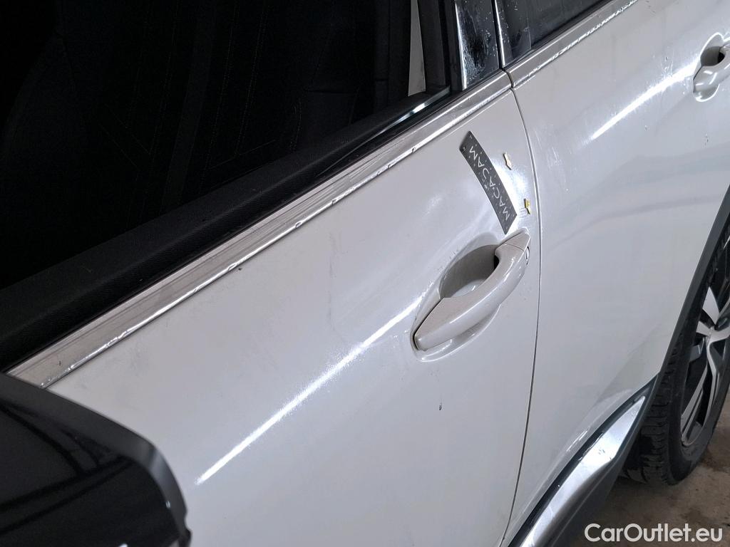  Peugeot  3008 PEUGEOT  / 2020 / 5P / SUV BlueHDi 130 S&S GT #17