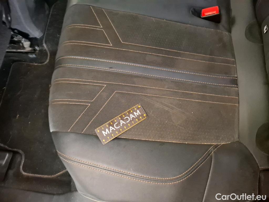  Peugeot  3008 PEUGEOT  / 2020 / 5P / SUV BlueHDi 130 S&S GT #26