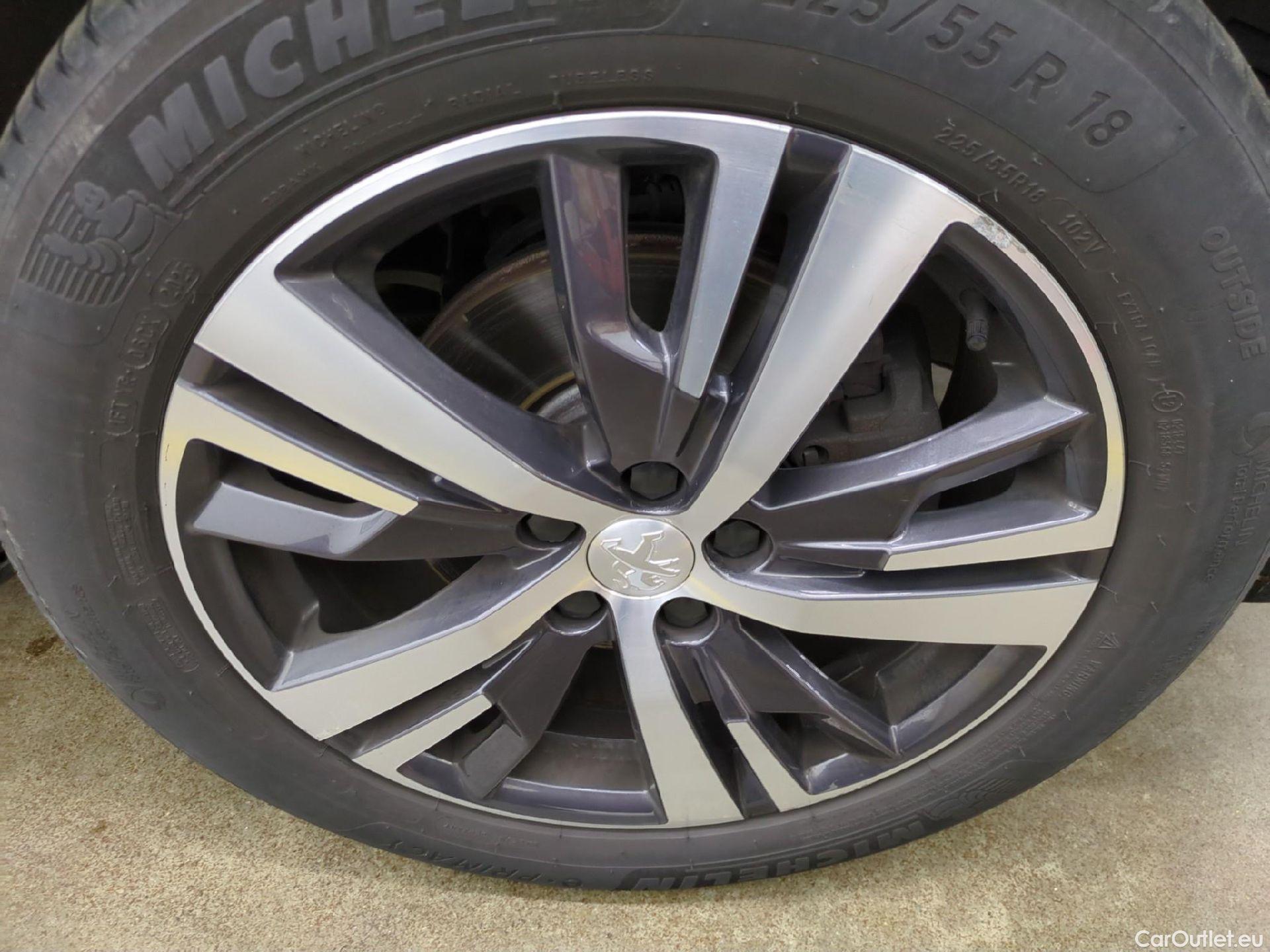  Peugeot  5008  Allure 1.2 PureTech 130CV BVA8 7 Sieges E6d #17