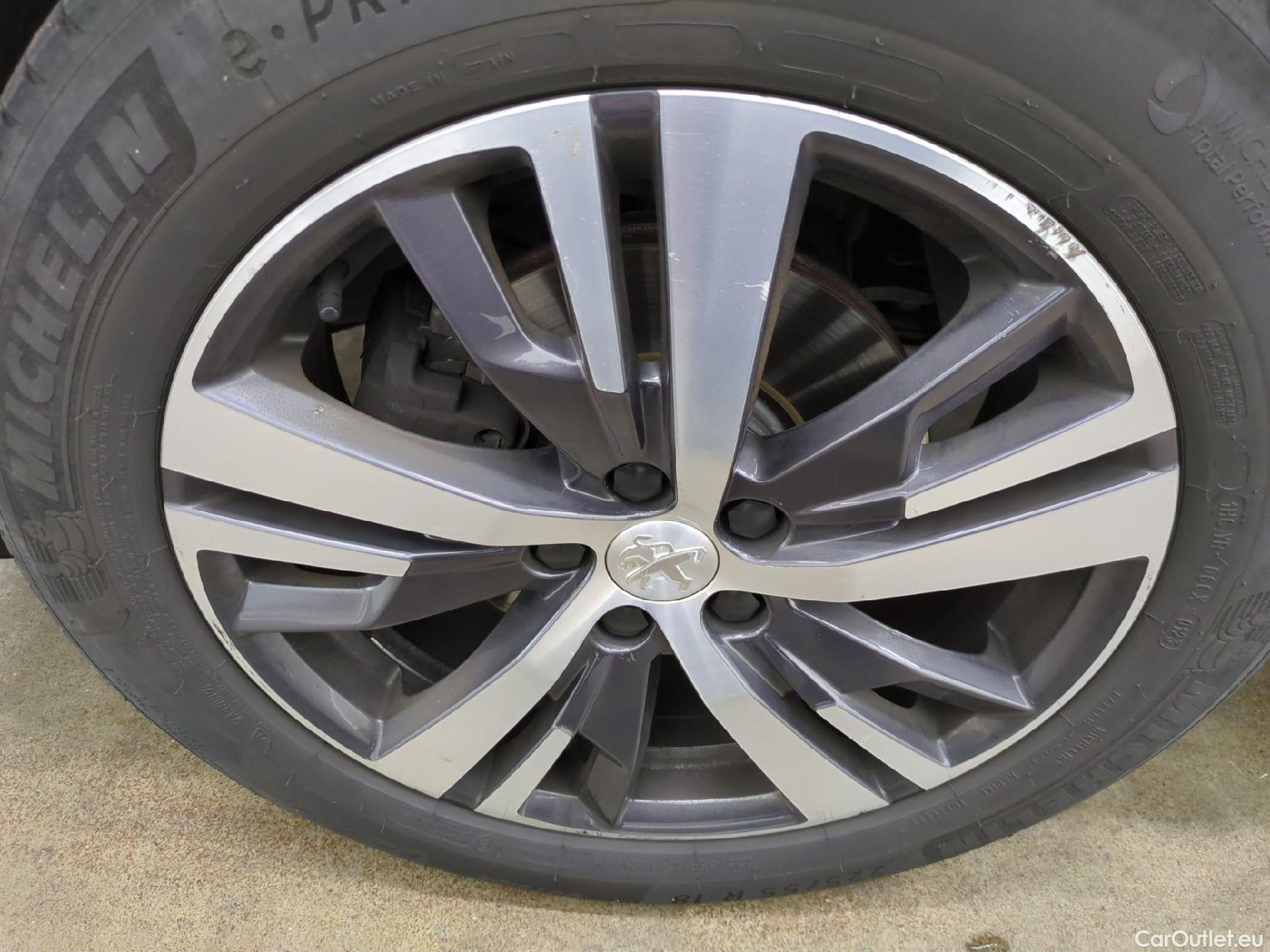  Peugeot  5008  Allure 1.2 PureTech 130CV BVA8 7 Sieges E6d #20