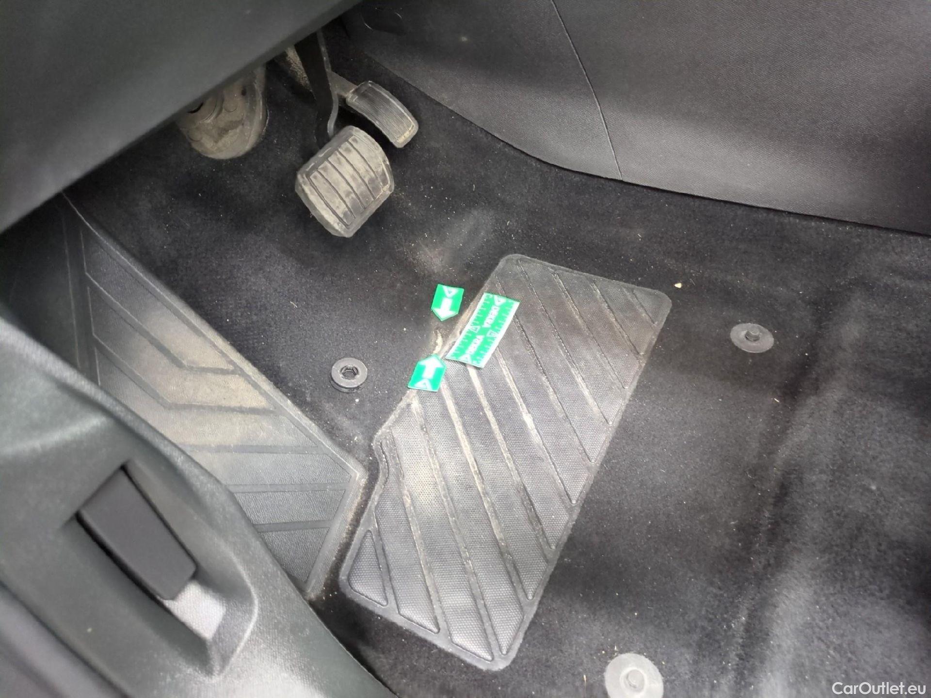  Peugeot  3008  Active Business 1.5 HDi 130CV BVA8 E6d #1