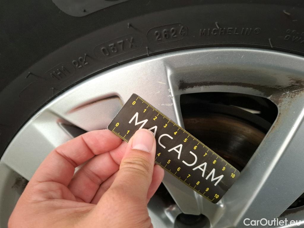  Peugeot  3008  Active Pack 1.5 HDi 130CV BVA8 E6d #51