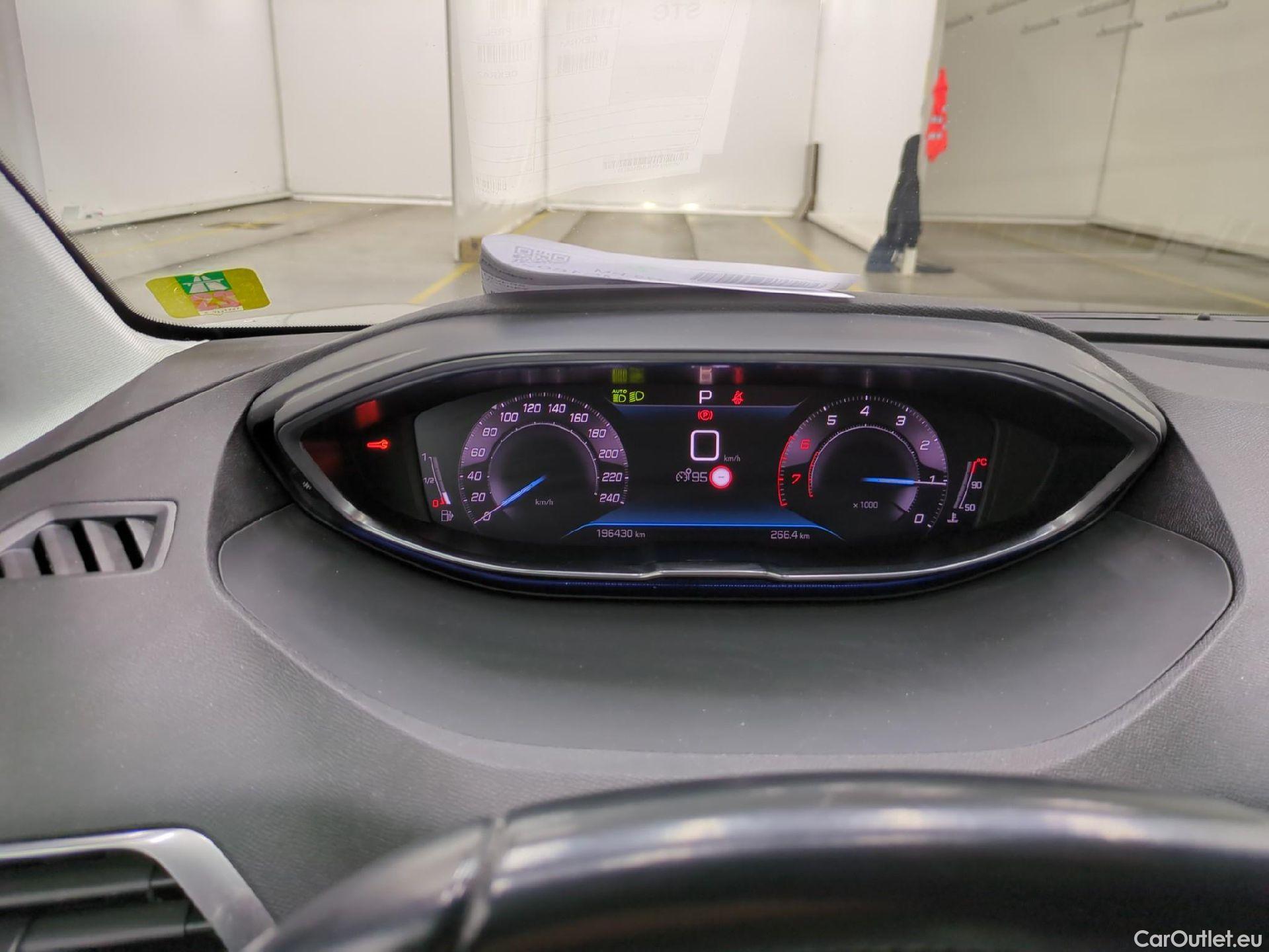  Peugeot  5008  Allure 1.2 PureTech 130CV BVA8 7 Sieges E6d #1