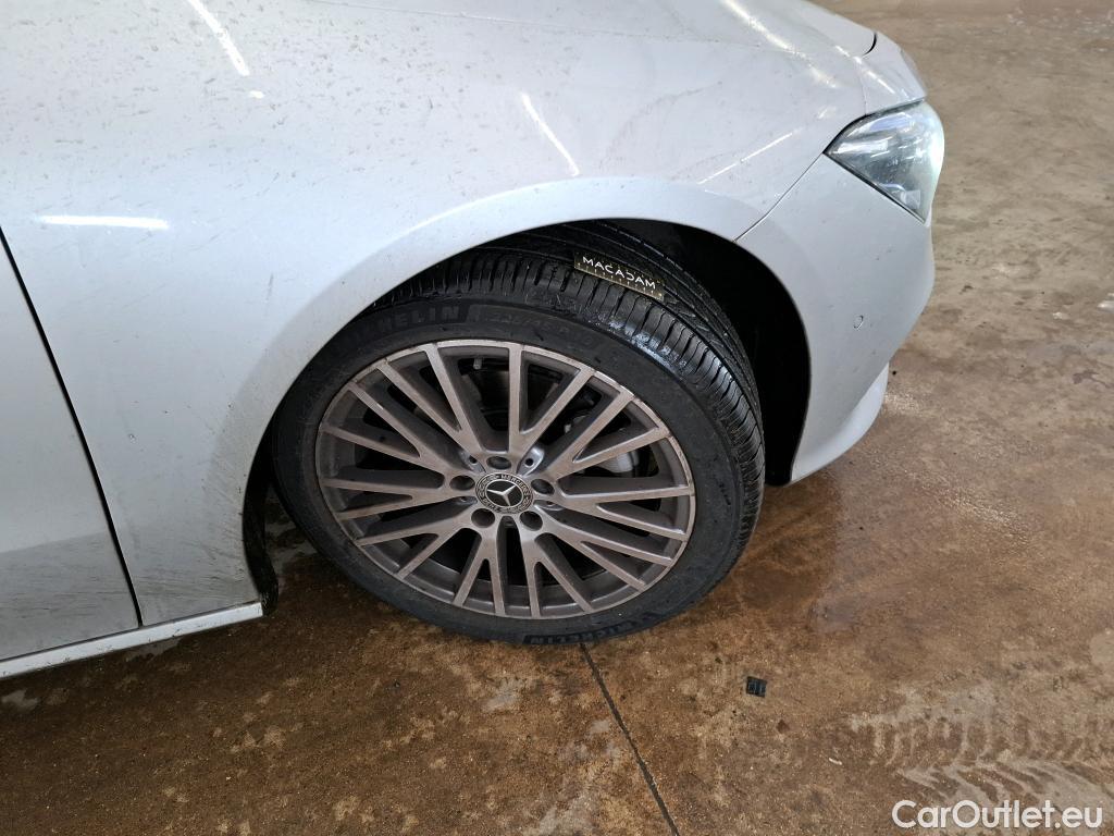  Mercedes  CLA-Klasse MERCEDES-BENZ CLA Coupe / 2019 / 4P / Coupé CLA 200 d Business Line BA8 #1