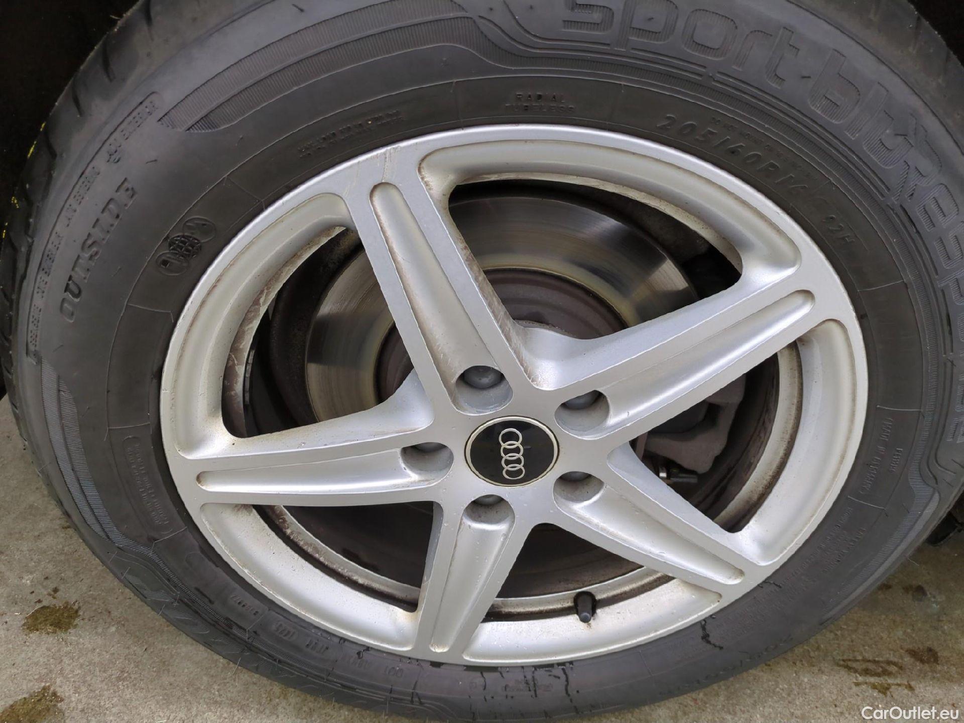  Audi  A4  Avant 30 TDI 2.0 TDI 135CV BVA7 E6d #1