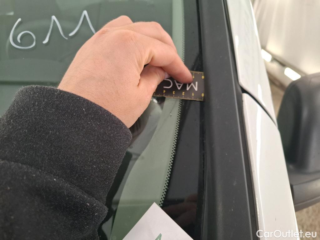  Renault  Trafic RENAULT  / 2019 / 4P / Fourgon tole NV FG GCF L1H1 1000 dCi 120 S&S #42