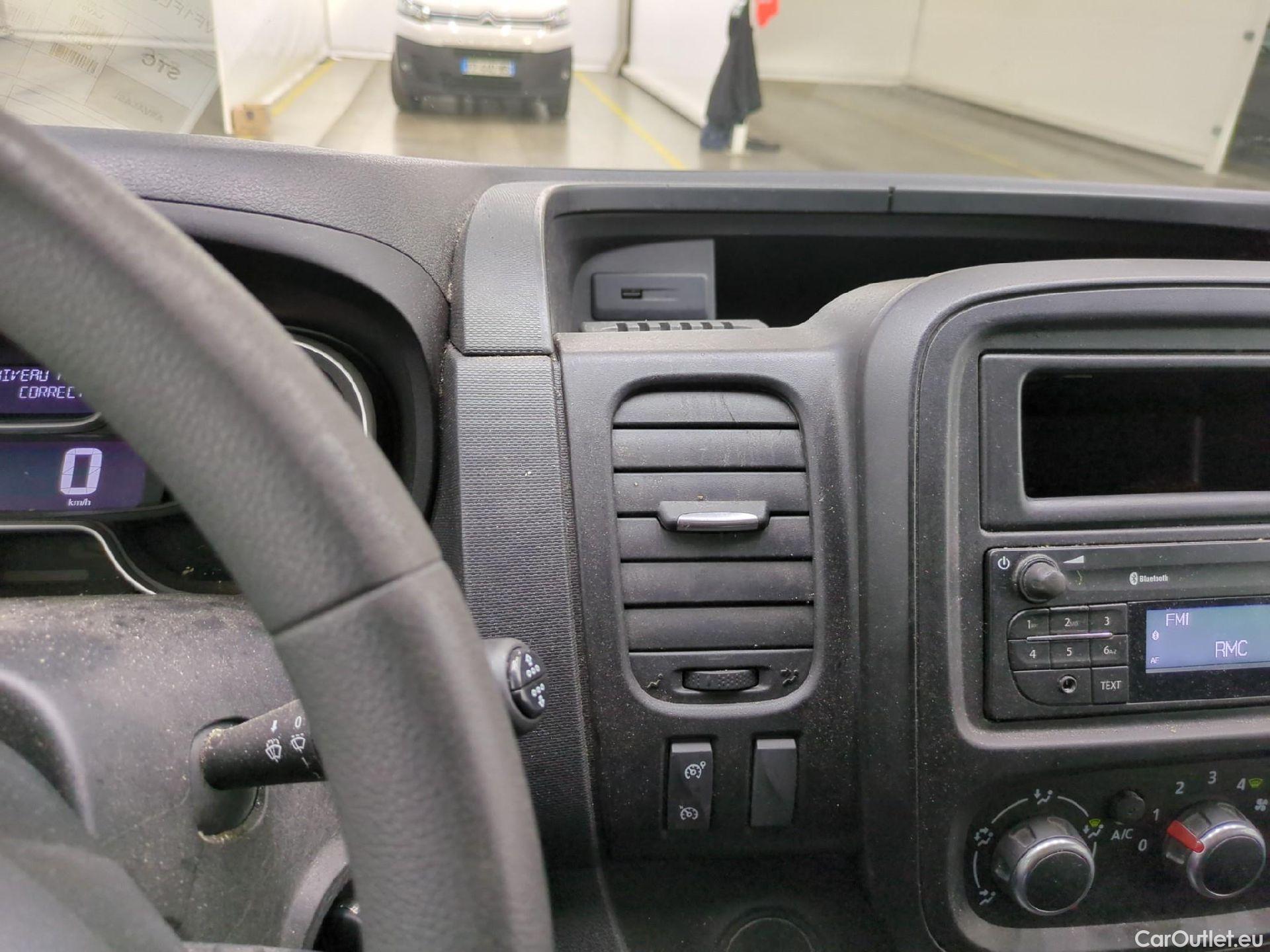  Renault  Trafic RENAULT  / 2019 / 4P / Fourgon tole NV FG GCF L1H1 1000 dCi 120 #1