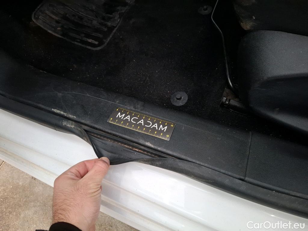  Peugeot  208  Affaire Premium Pack 1.5 HDi 100CV BVM5 E6dT #35