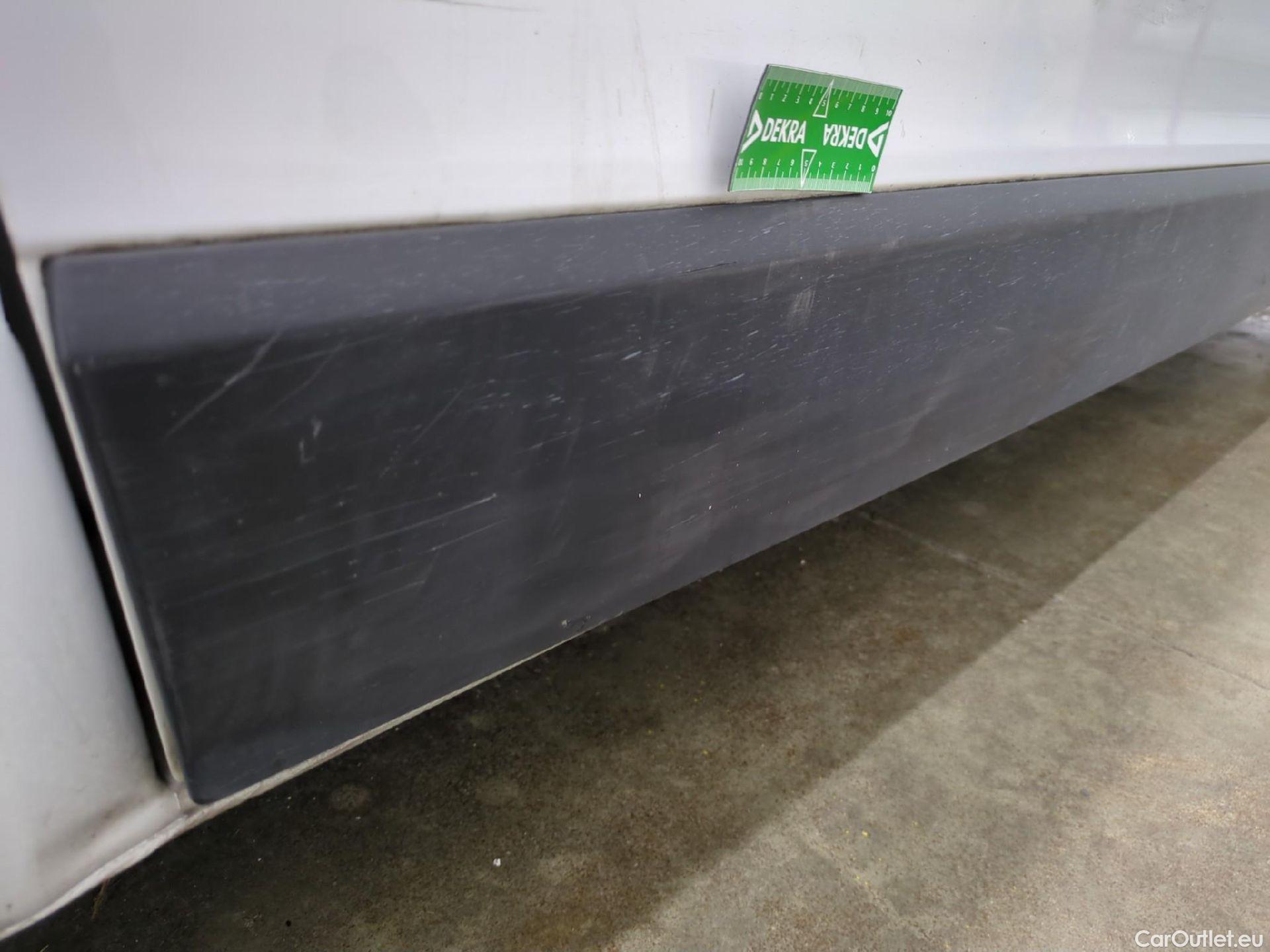  Renault  Trafic RENAULT  / 2019 / 4P / Fourgon tole NV FG GCF L1H1 1000 dCi 120 #22