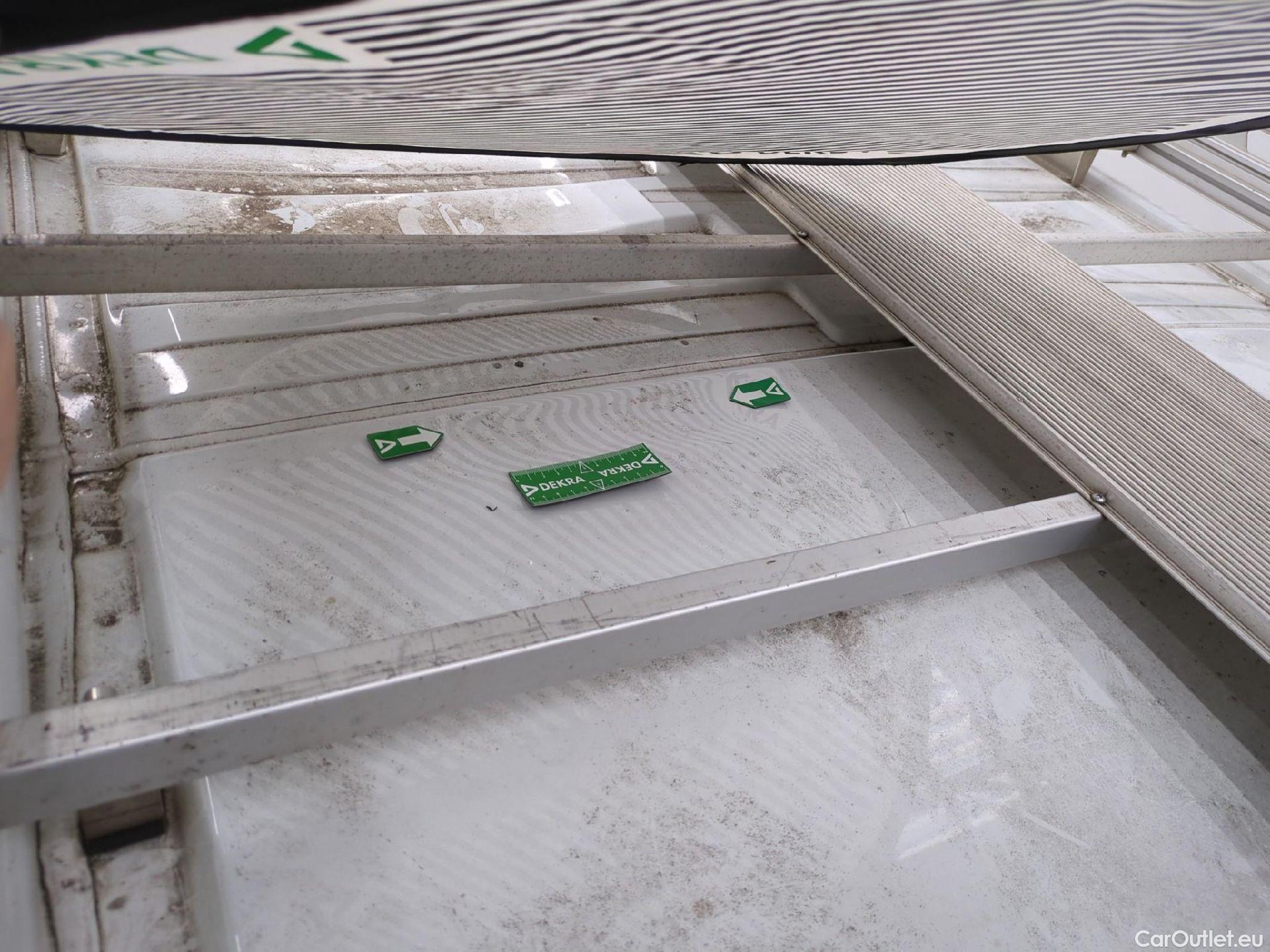  Renault  Trafic RENAULT  / 2019 / 4P / Fourgon tole NV FG GCF L1H1 1000 dCi 120 #58