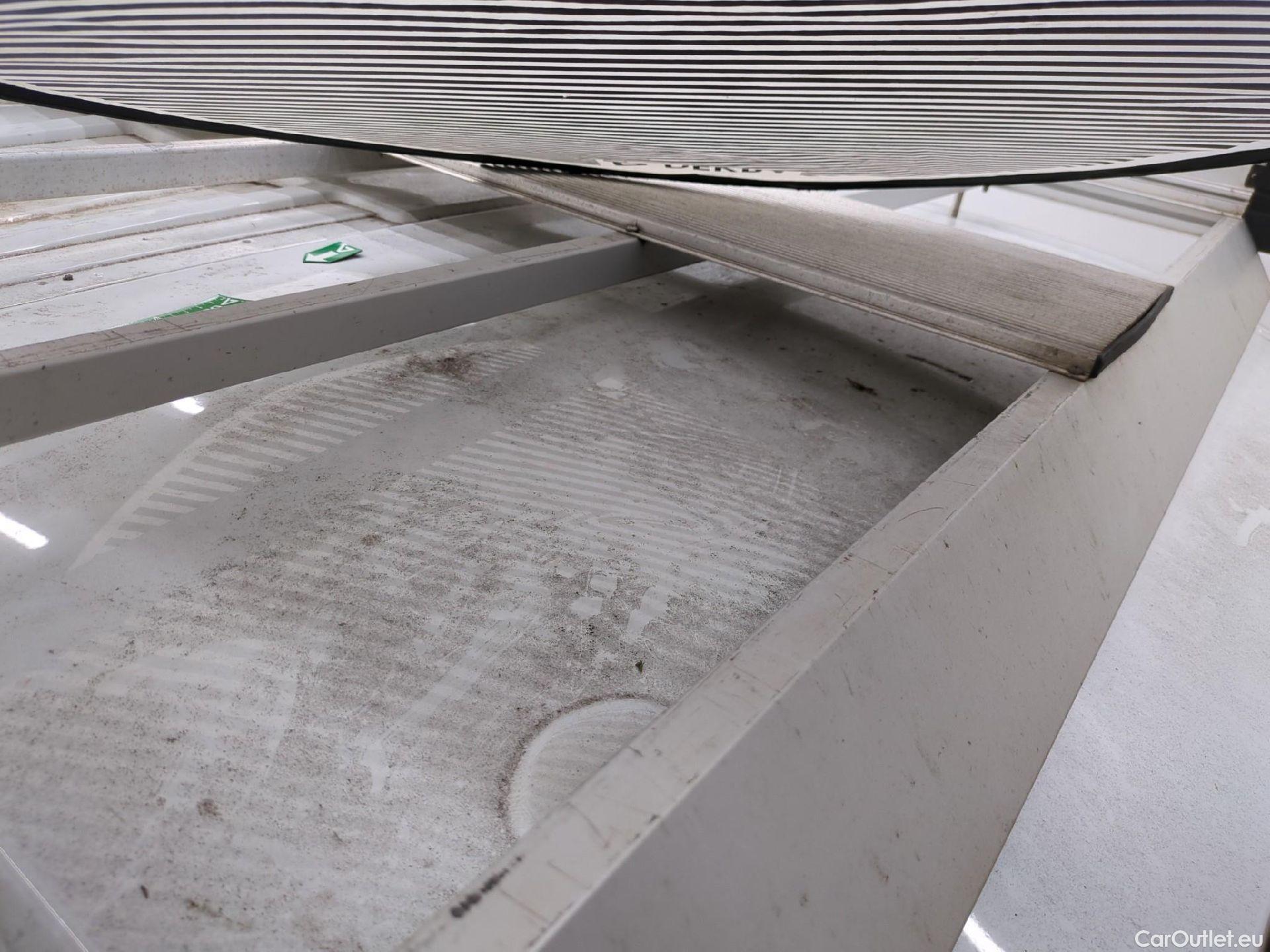  Renault  Trafic RENAULT  / 2019 / 4P / Fourgon tole NV FG GCF L1H1 1000 dCi 120 #57