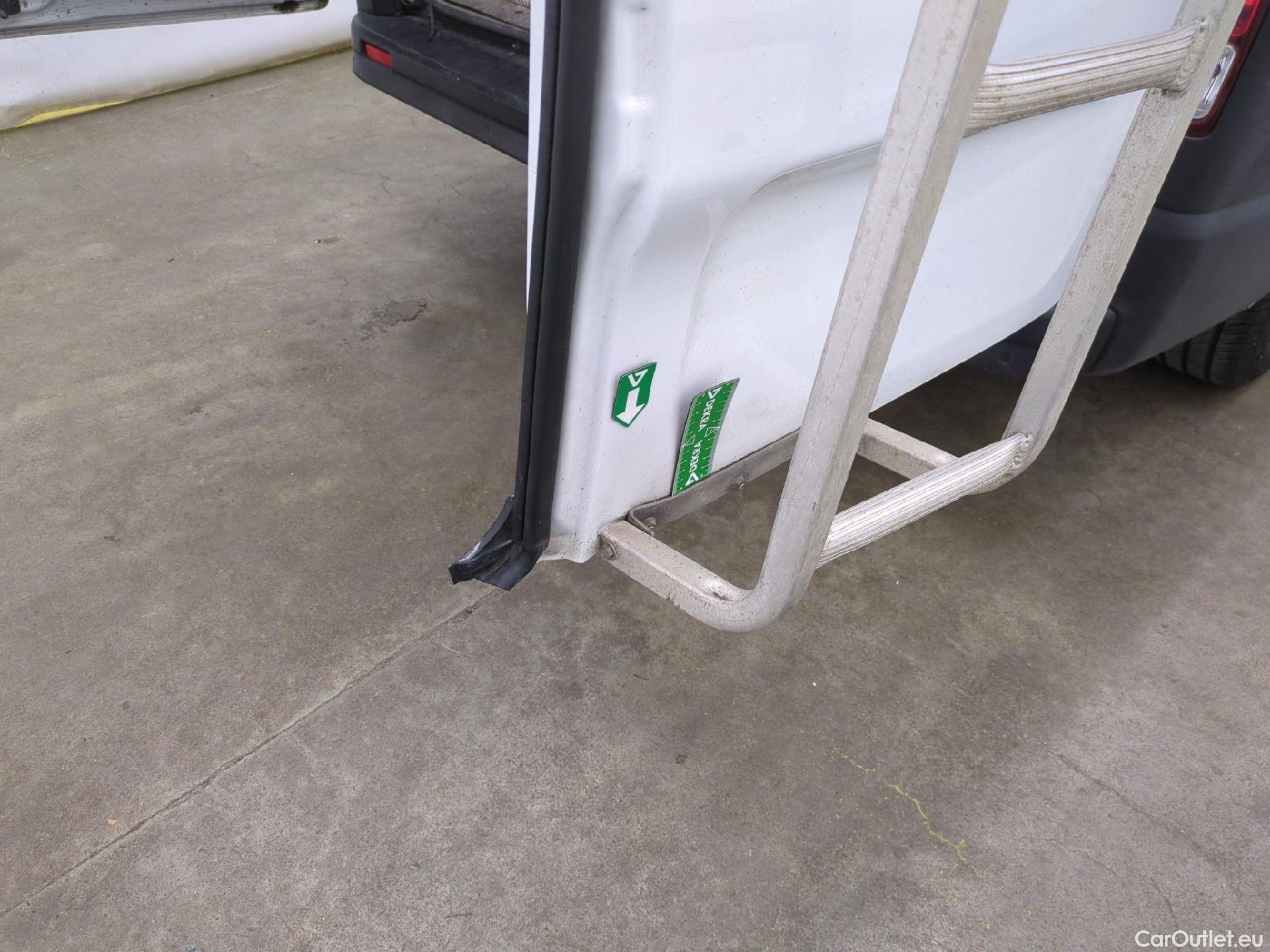  Renault  Trafic RENAULT  / 2019 / 4P / Fourgon tole NV FG GCF L1H1 1000 dCi 120 #46