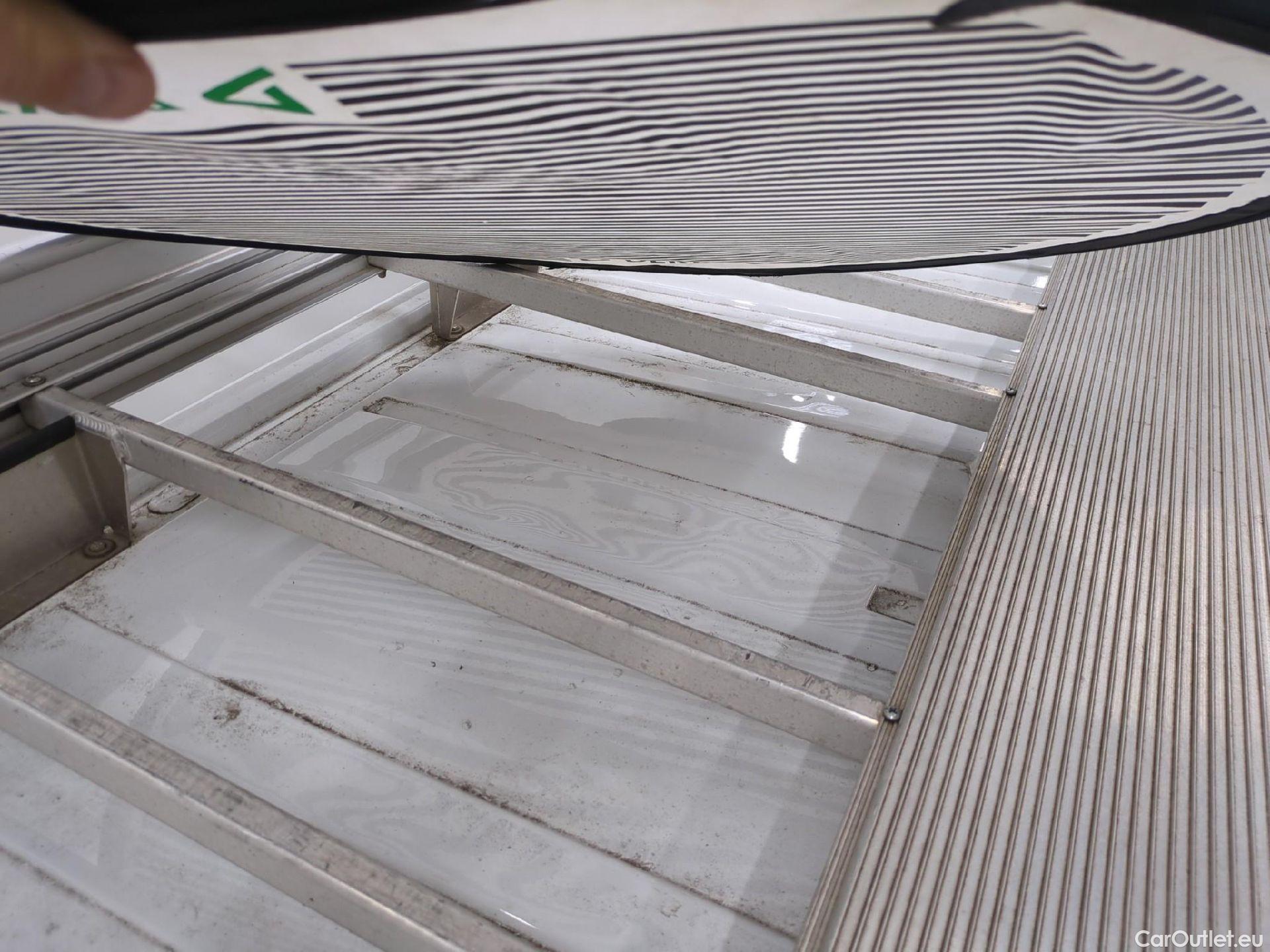  Renault  Trafic RENAULT  / 2019 / 4P / Fourgon tole NV FG GCF L1H1 1000 dCi 120 #49